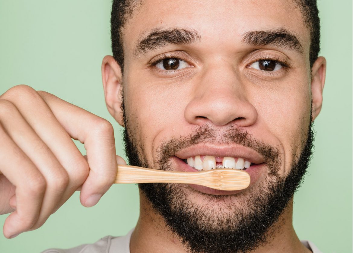 כיצד נוצר רווח בשיניים?