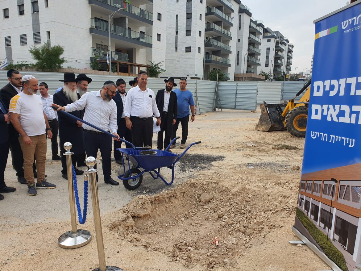 הונחה אבן הפינה למקווה בשכונת הפרחים