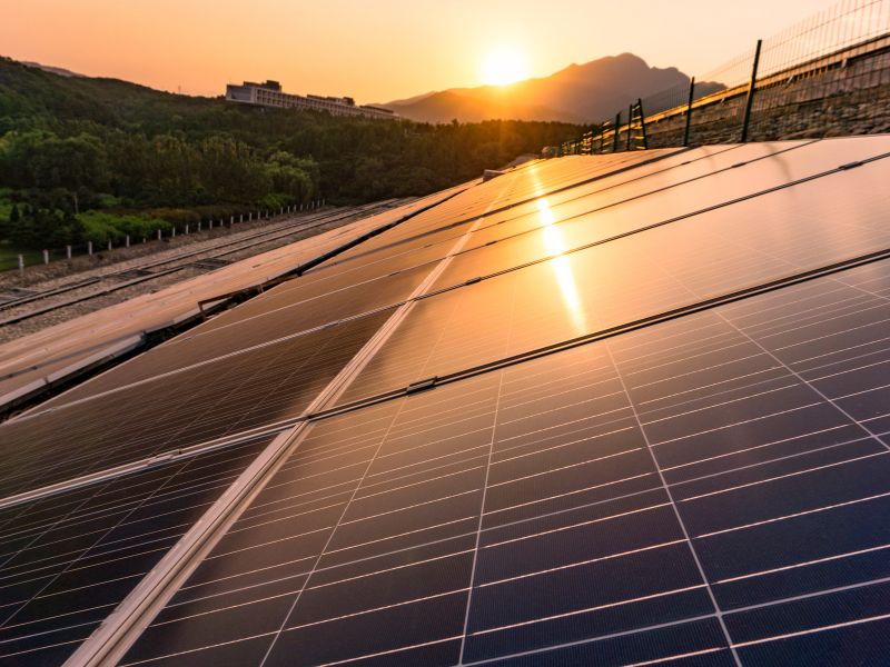 היתרונות המחיר של התקנת מערכת סולארית ביתית